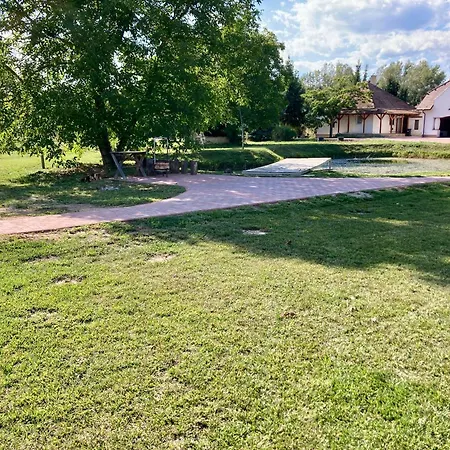 Mezovegi Vendeghaz * Kisar